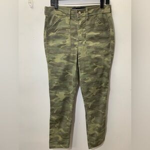 GAP High Rise Camo Universal Legging Jeans High Rise size 10/30T